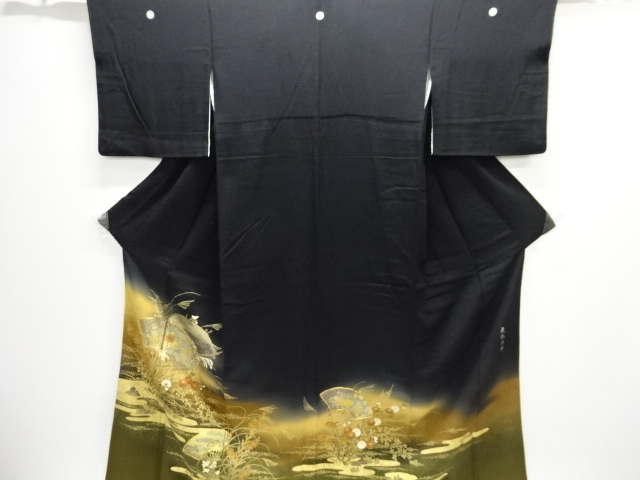 金彩地紙に秋草模様刺繍留袖